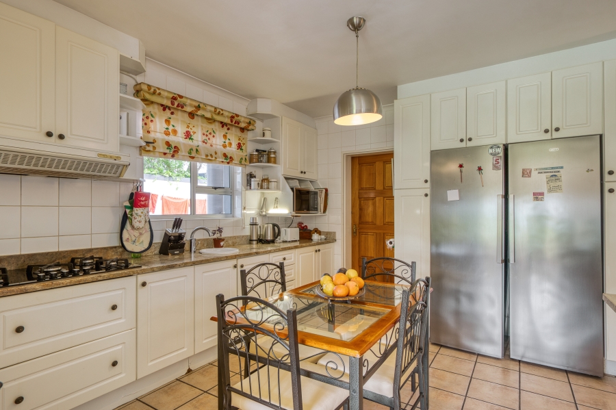 To Let 6 Bedroom Property for Rent in Greenways Golf Estate Western Cape